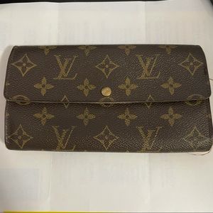 Authentic Louis Vuitton Sarah long wallet